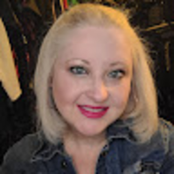 Meet your Posher, Jennifer - Picture 1 of 1